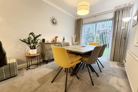 3 bedroom semi-detached house for sale, Goodwood Avenue, Kippax, Leeds