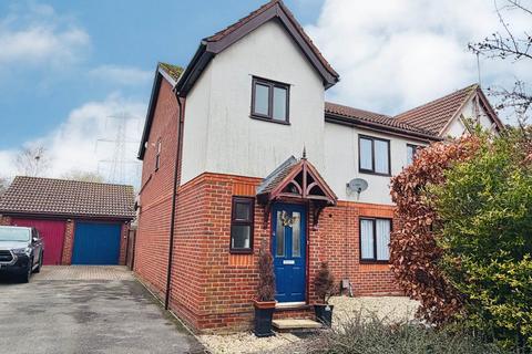 2 bedroom semi-detached house to rent, Rawthey Avenue, Didcot