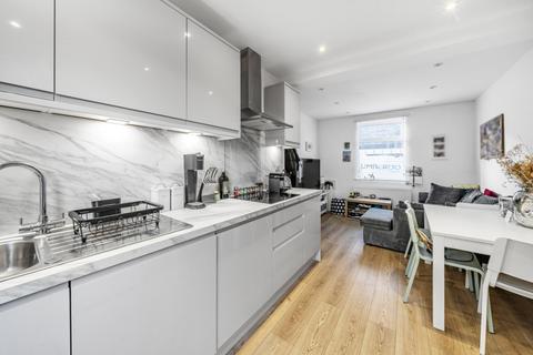 3 bedroom house to rent, Lendal Terrace, London, SW4