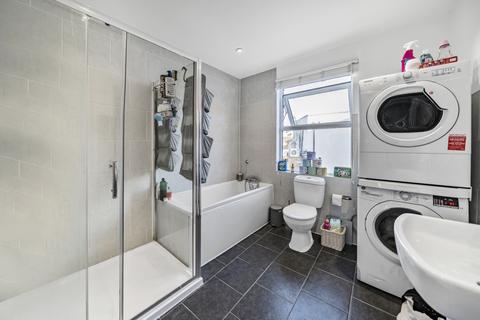 3 bedroom house to rent, Lendal Terrace, London, SW4
