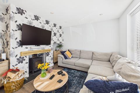 4 bedroom end of terrace house for sale, Narbeth Drive, Aylesbury