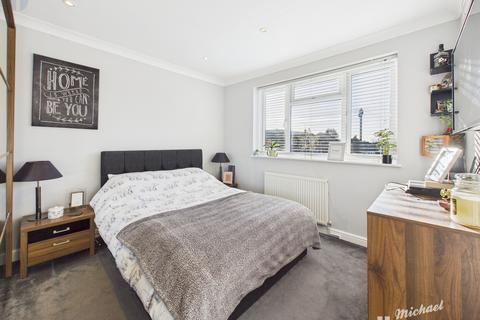 4 bedroom end of terrace house for sale, Narbeth Drive, Aylesbury