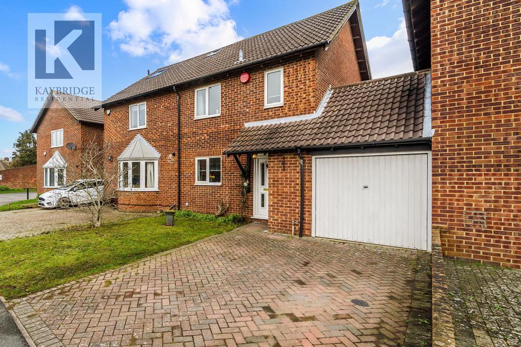 Alsom Avenue, Worcester Park - KT4 7 EG