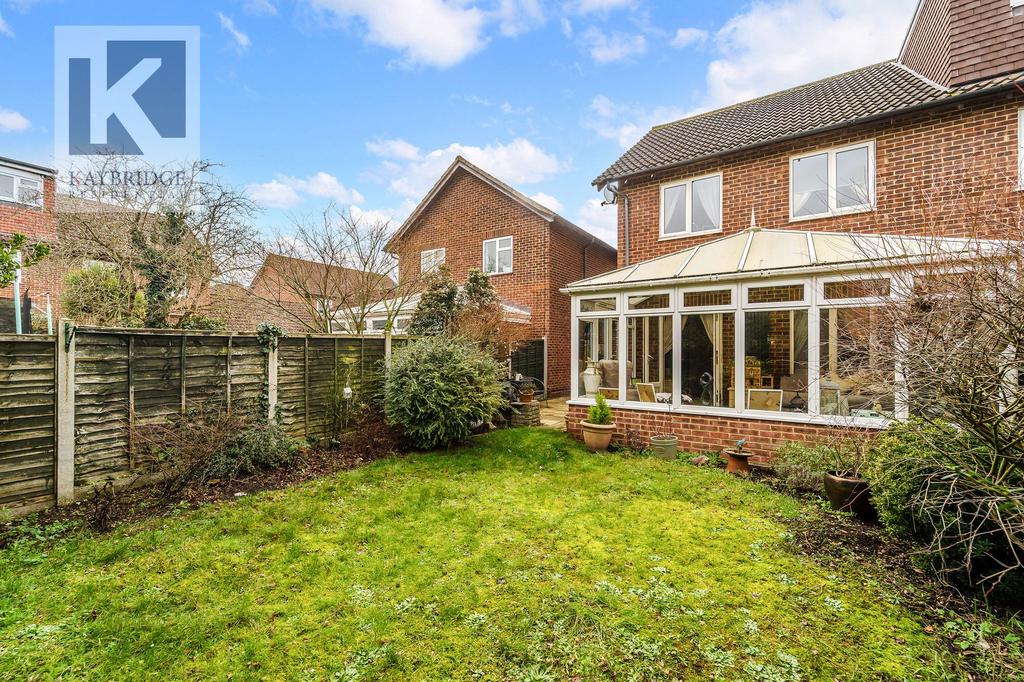 Alsom Avenue, Worcester Park - KT4 7 EG