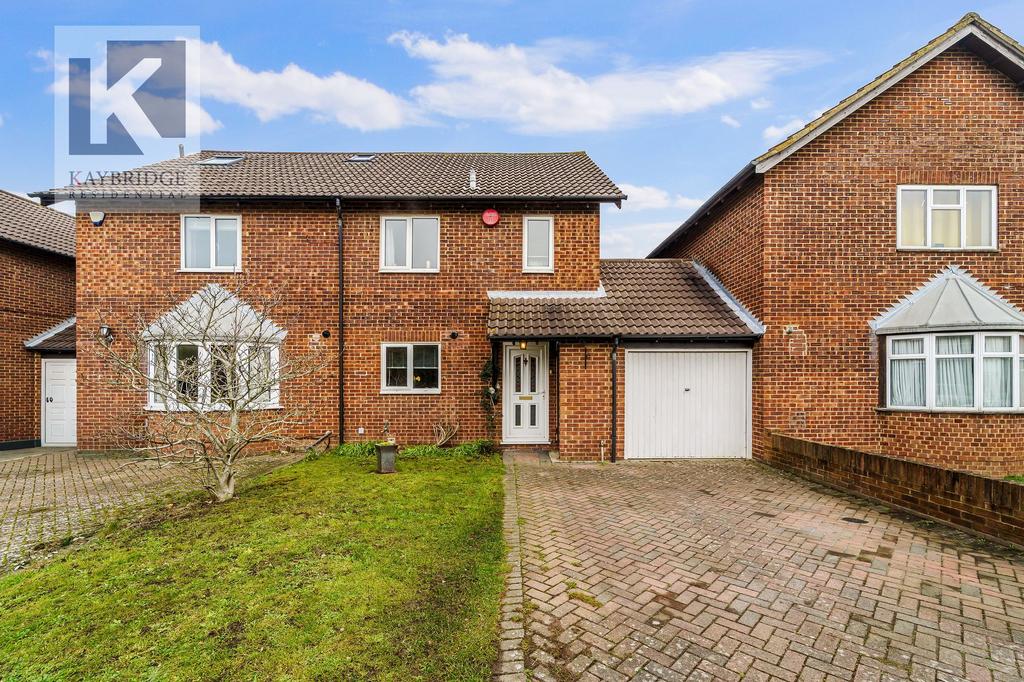 Alsom Avenue, Worcester Park - KT4 7 EG