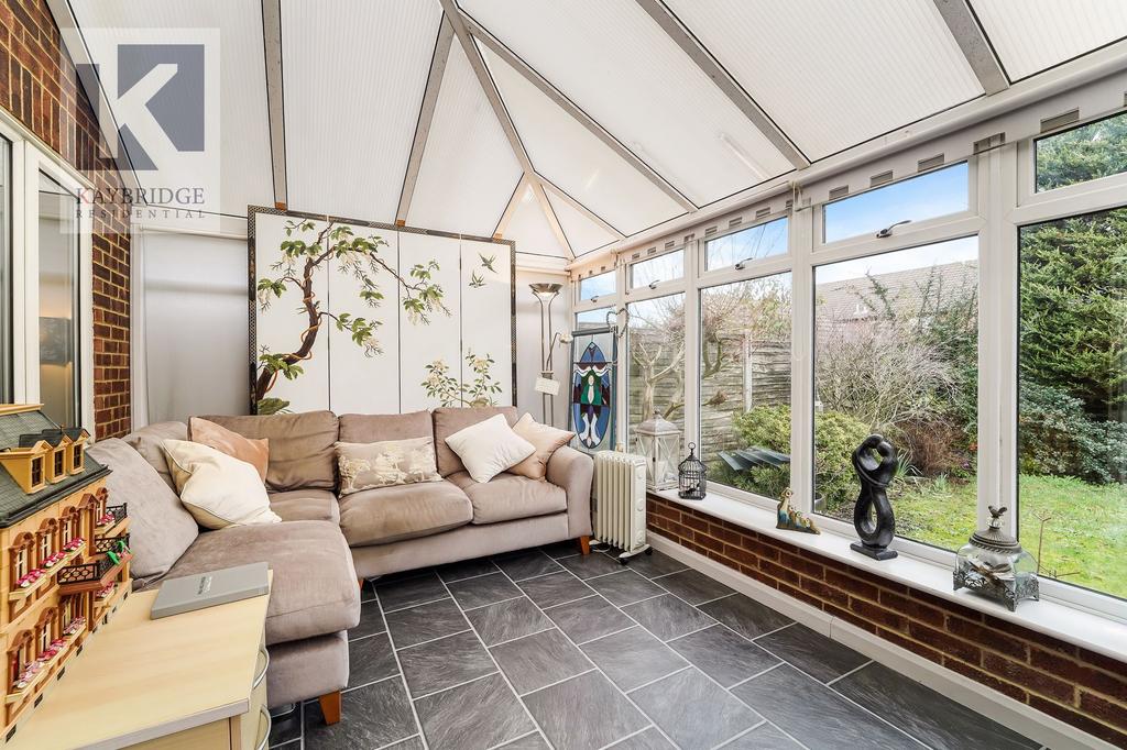 Alsom Avenue, Worcester Park - KT4 7 EG