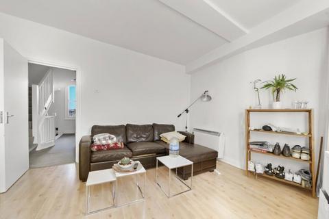 2 bedroom apartment for sale, Queens Crescent , Kentish  Town , London , NW5 4EE