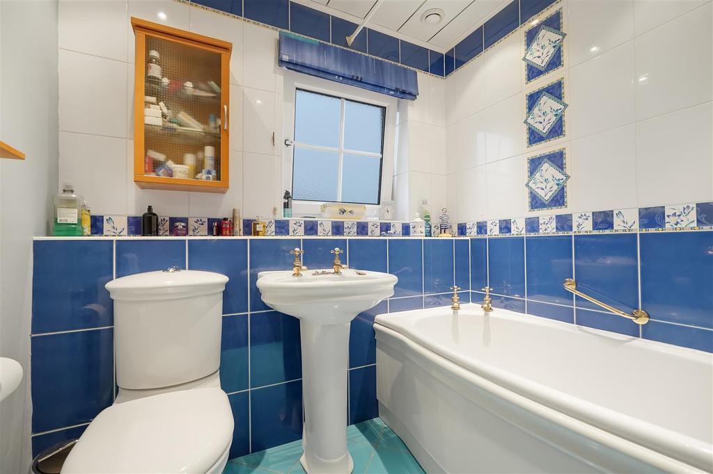 Family Bathroom/WC