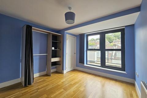 1 bedroom flat for sale, Croydon Road, Caterham