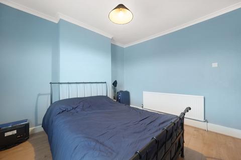 2 bedroom flat for sale, Elgin Road, Ilford IG3