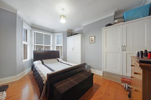 2 bedroom flat for sale, Elgin Road, Ilford IG3