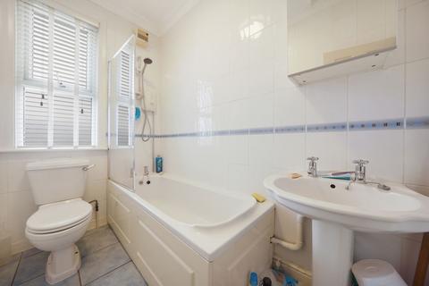 2 bedroom flat for sale, Elgin Road, Ilford IG3