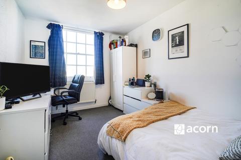 3 bedroom flat to rent, Kennington Lane London SE11