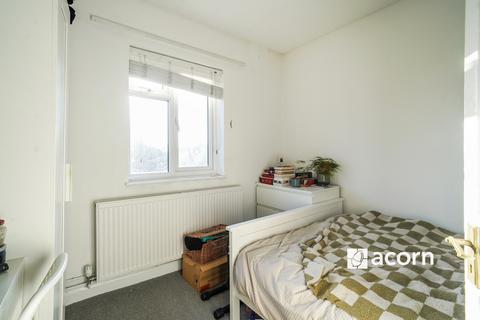 3 bedroom flat to rent, Kennington Lane London SE11