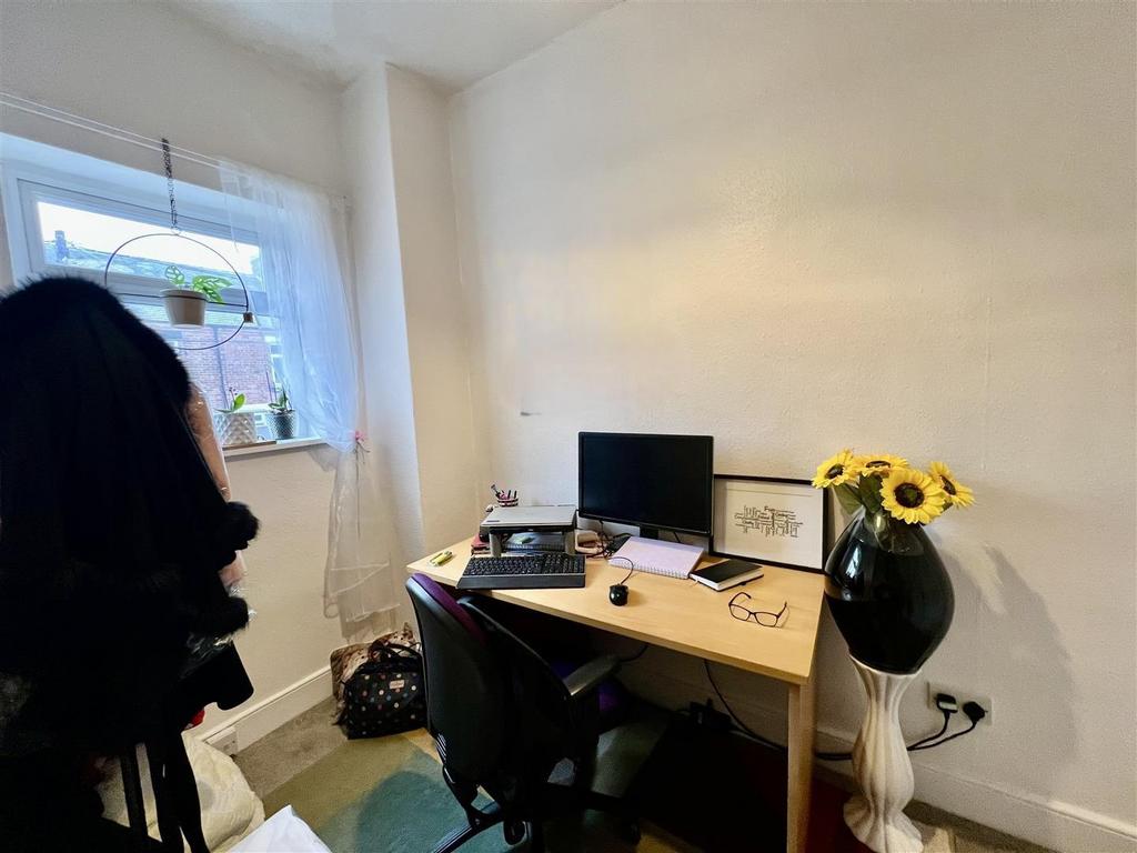 BEDROOM 2 2.jpg
