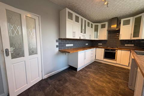 3 bedroom semi-detached house to rent, West Street, Ince-in-Makerfield
