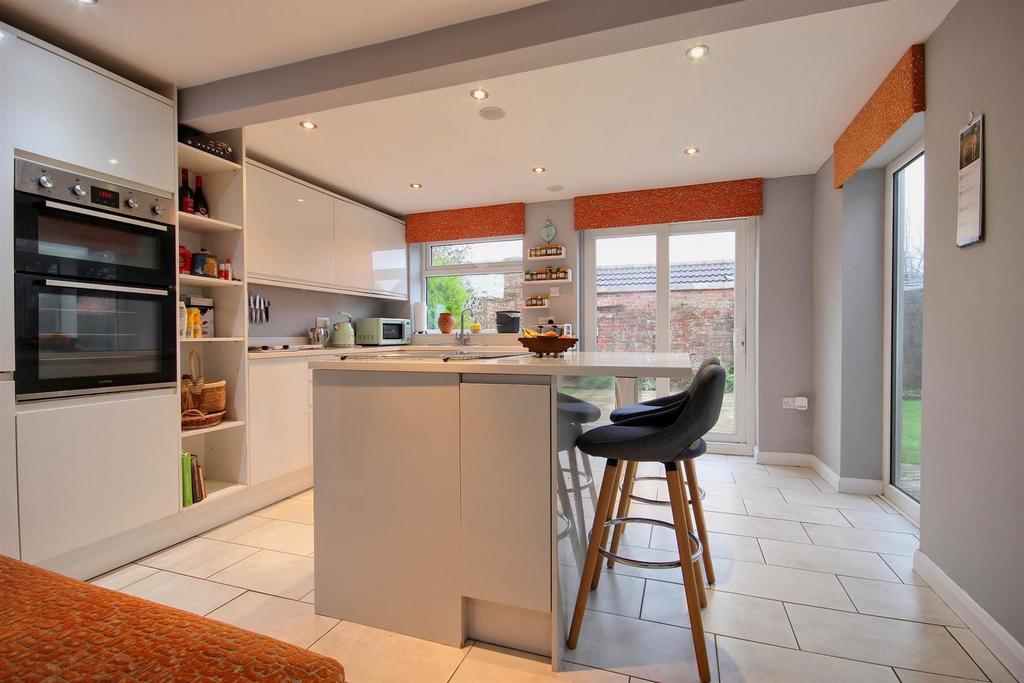 Dining kitchen