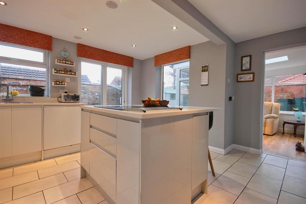 Dining kitchen