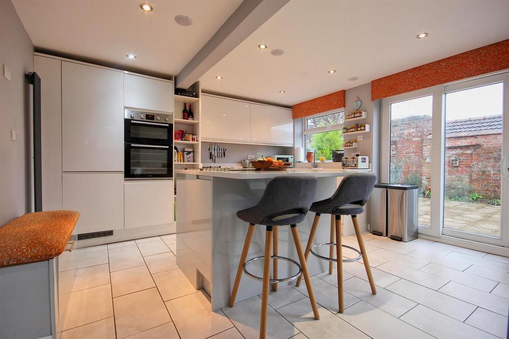 Dining kitchen