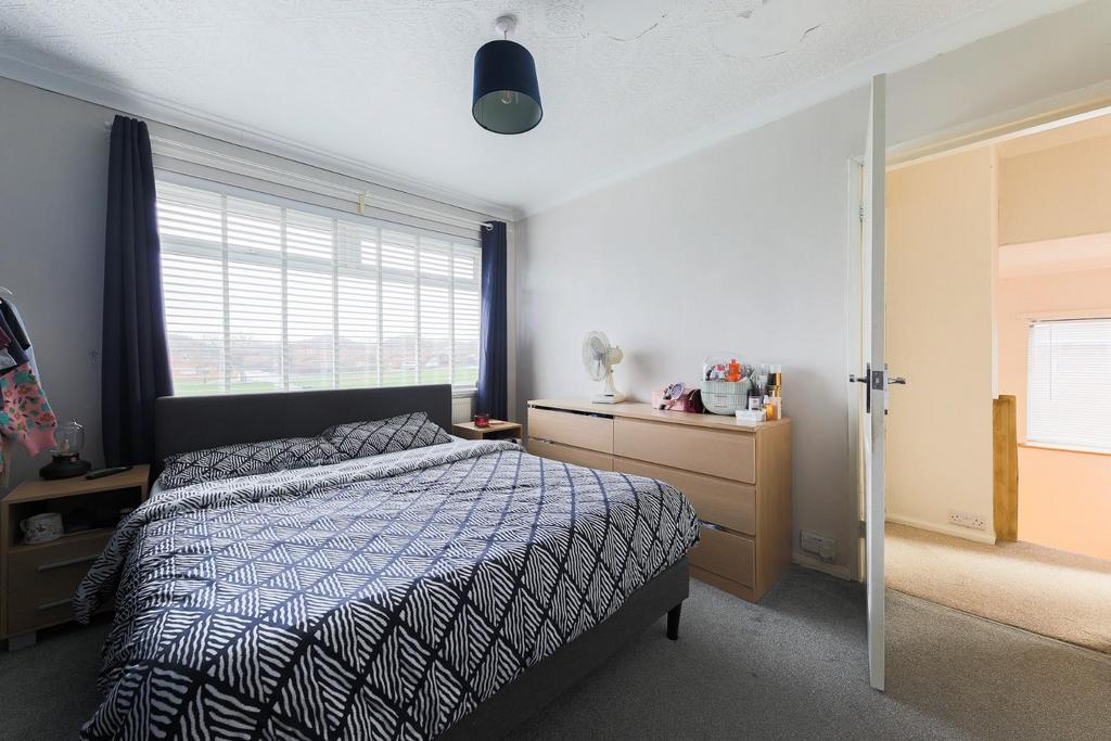 Bedroom 1.jpg
