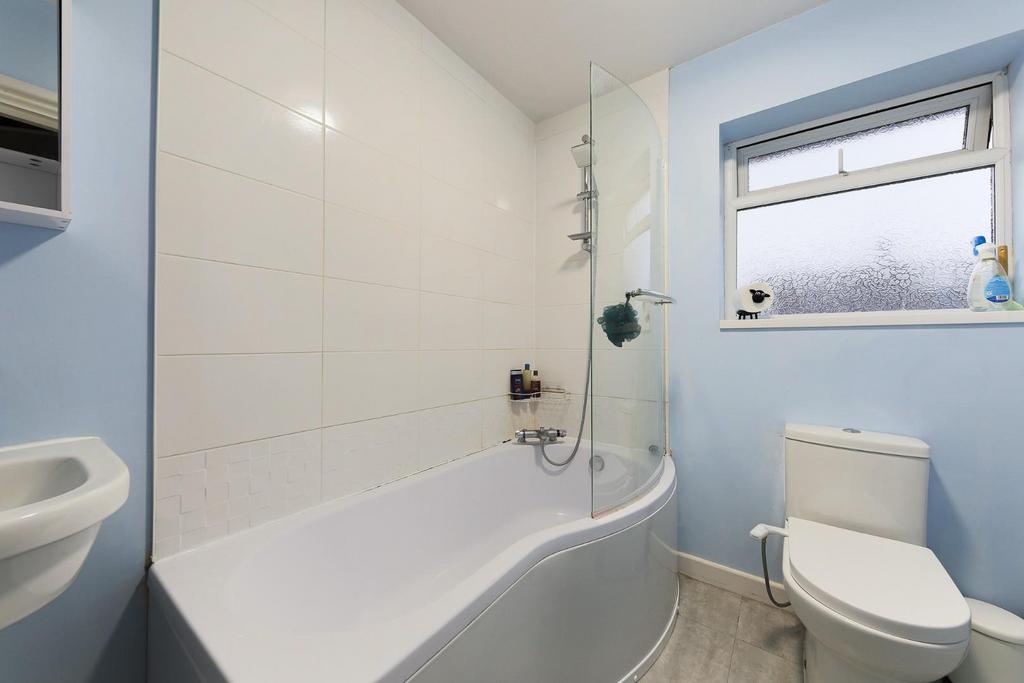 Family bathroom.jpg