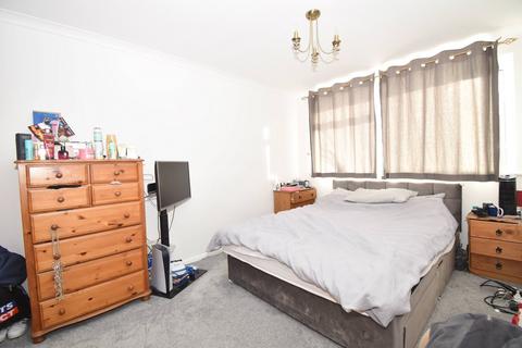 undefined, Willowhayne Drive, Walton-on-Thames, KT12