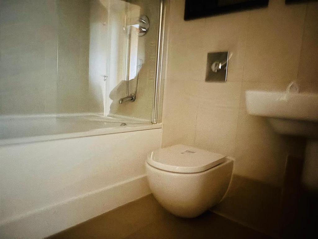 Bathroom / WC: