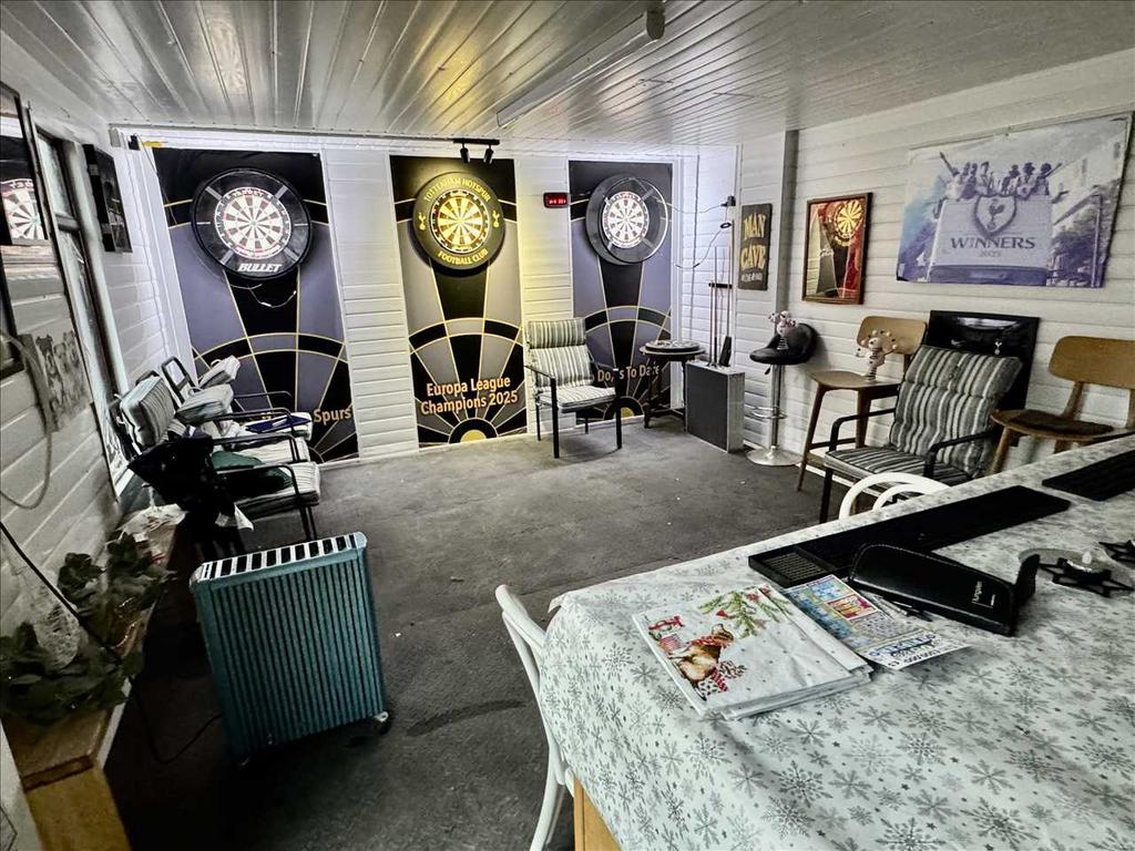 Garden room / bar