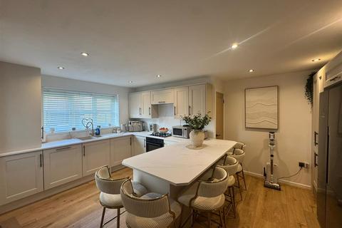 undefined, Ger Y Nant, Birchgrove, Swansea
