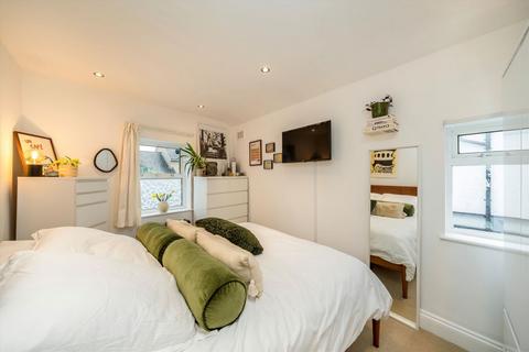 2 bedroom flat for sale, Nunhead Grove, London SE15