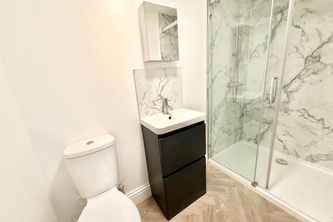 2 bedroom flat to rent, George Street, Ramsgate, Kent, CT11