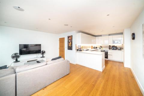 2 bedroom flat for sale, London Road, St. Albans