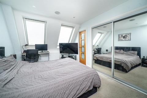 2 bedroom flat for sale, London Road, St. Albans