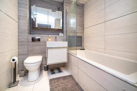 2 bedroom flat for sale, London Road, St. Albans