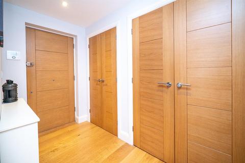 2 bedroom flat for sale, London Road, St. Albans