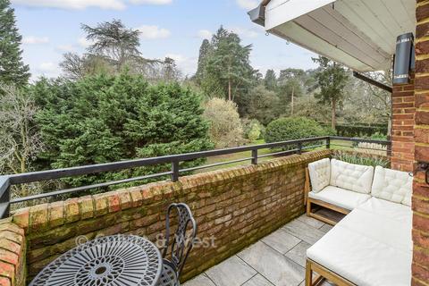 2 bedroom apartment for sale, Highacre, Dorking, Surrey