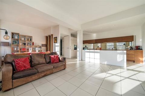 2 bedroom flat for sale, Green Walk, London SE1
