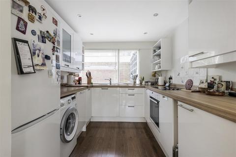 2 bedroom flat to rent, Parkleys, Richmond upon Thames TW10