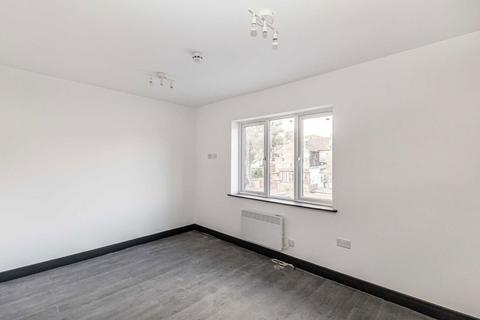 undefined, Wellington Avenue, Hounslow TW3