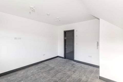 undefined, Wellington Avenue, Hounslow TW3