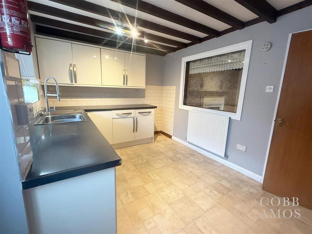 Kitchen 1.jpg