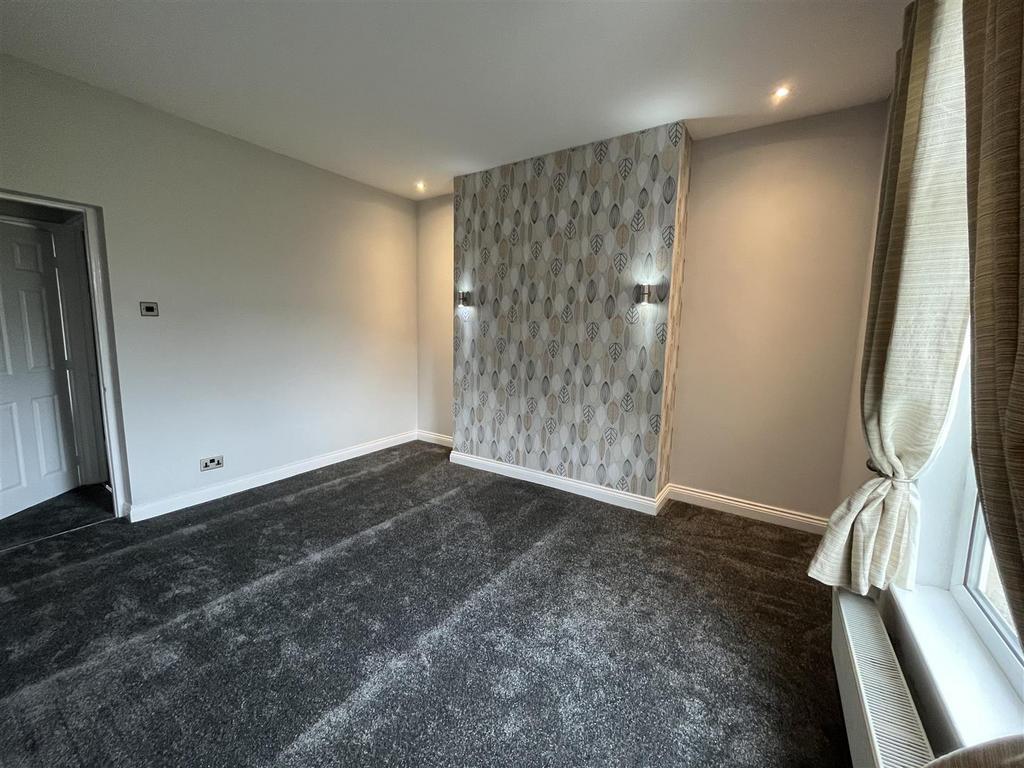 Bedroom 1.jpg
