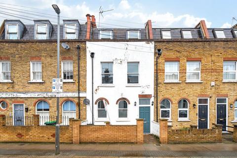 4 bedroom terraced house for sale, Disraeli Road, London, SW15