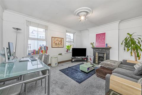 2 bedroom maisonette for sale, North Street, SW4
