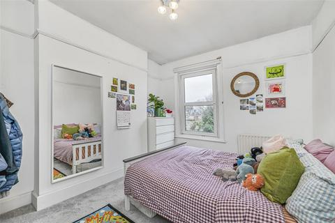 2 bedroom maisonette for sale, North Street, SW4