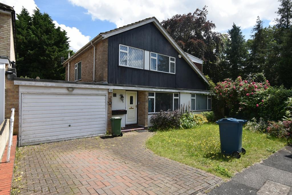 Spacious 4-Bedroom Detached House – £3,100 pcm