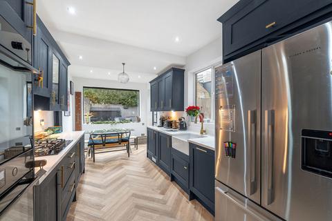 3 bedroom terraced house for sale, Garratt Lane, London SW17