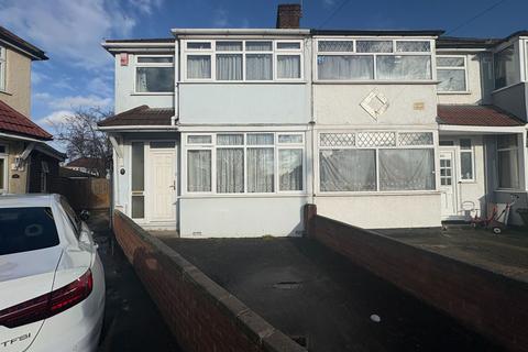 4 bedroom terraced house to rent, Lonsdale Road, Southall