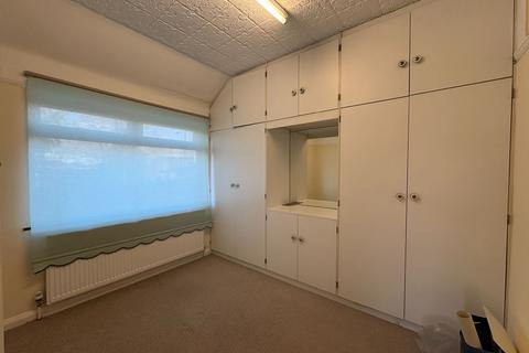 4 bedroom terraced house to rent, Lonsdale Road, Southall