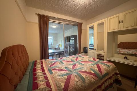 4 bedroom terraced house to rent, Lonsdale Road, Southall